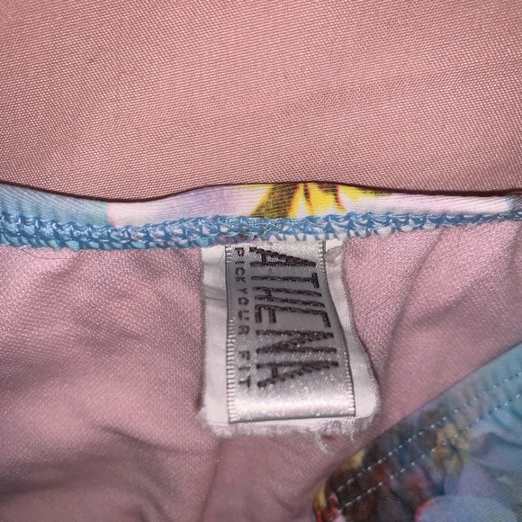 Bikini - Picture 3 of 6